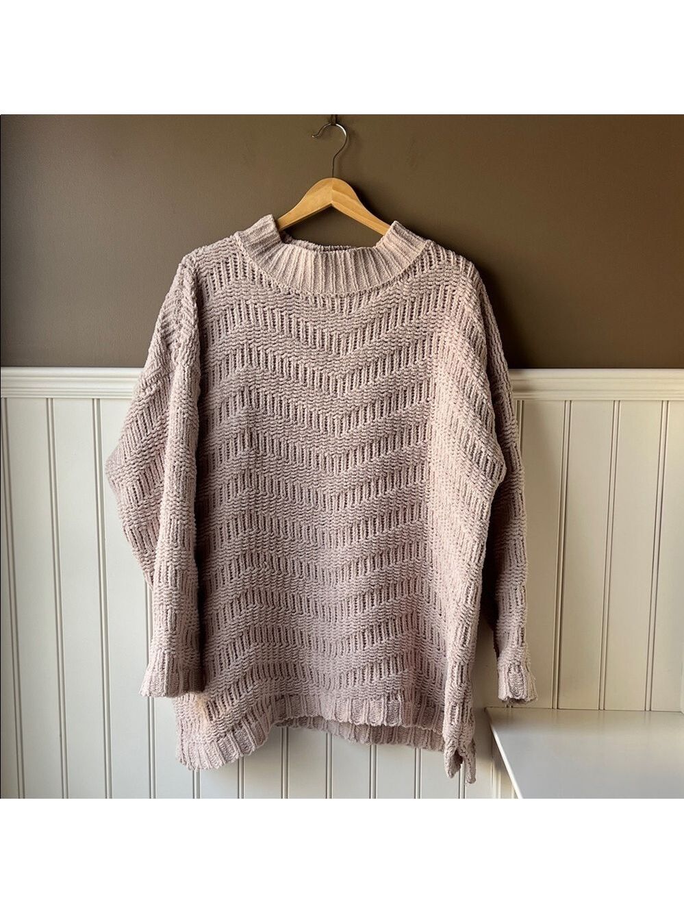 Nina Leonard Beige Chevron Knit Sweater